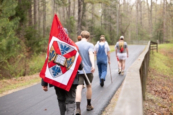 Hampden-Sydney students reenacting the March to Williamsburg in historic dress