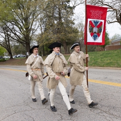 students reenacting the march to Williamsburg in historical dress